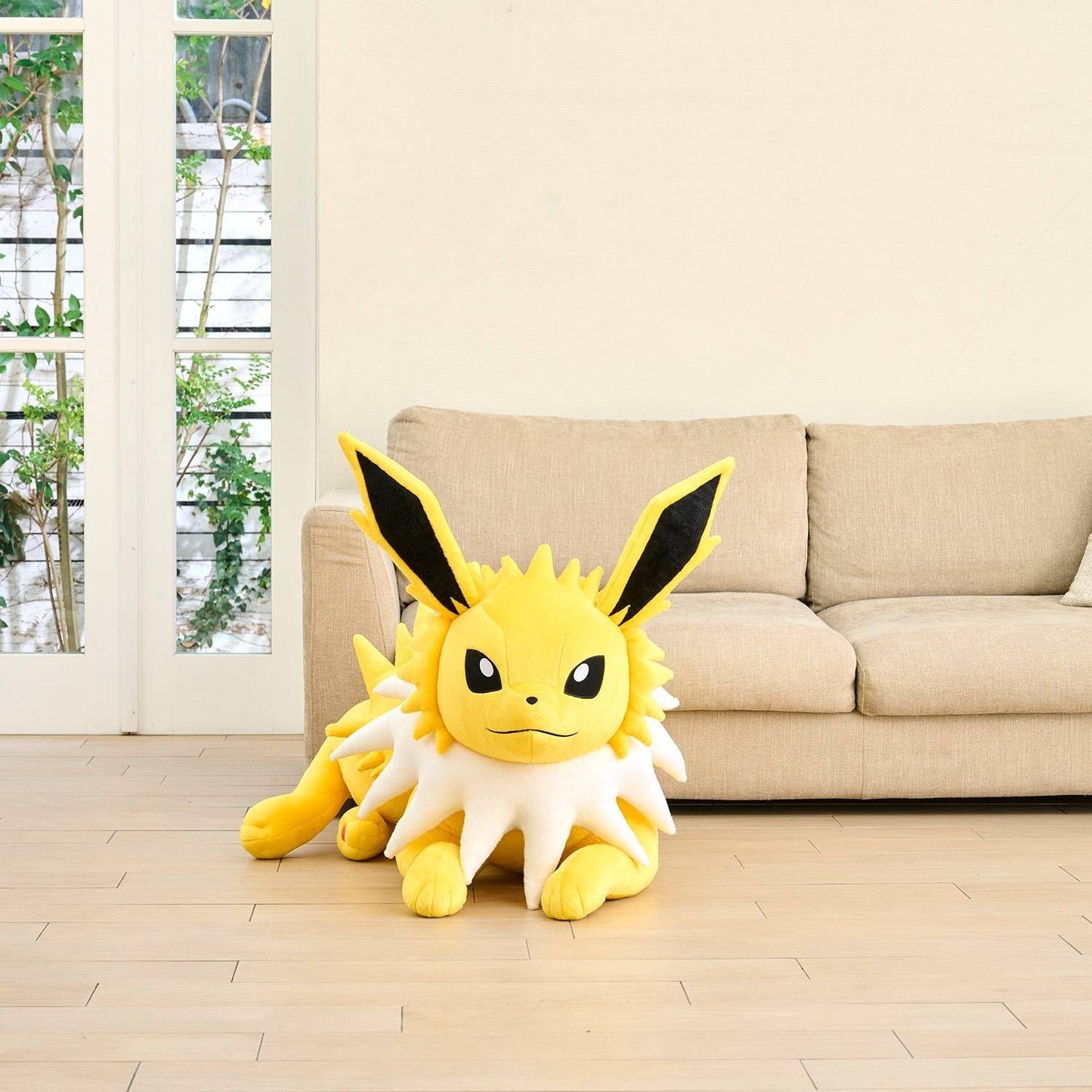 Pokemon: Life-size Plush - Jolteon lying down (Limited Edition) [The Pokémon Company]
