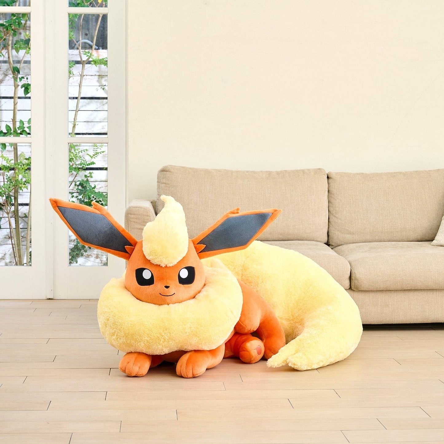Pokemon: Life-size Plush - Flareon lying down (Limited Edition) [The Pokémon Company]